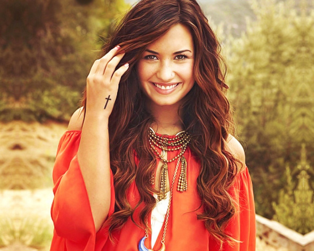 Demi-demi-lovato-30150819-1280-1024