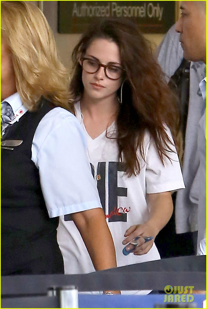 kristen-stewart-heads-to-toronto-film-festival-11