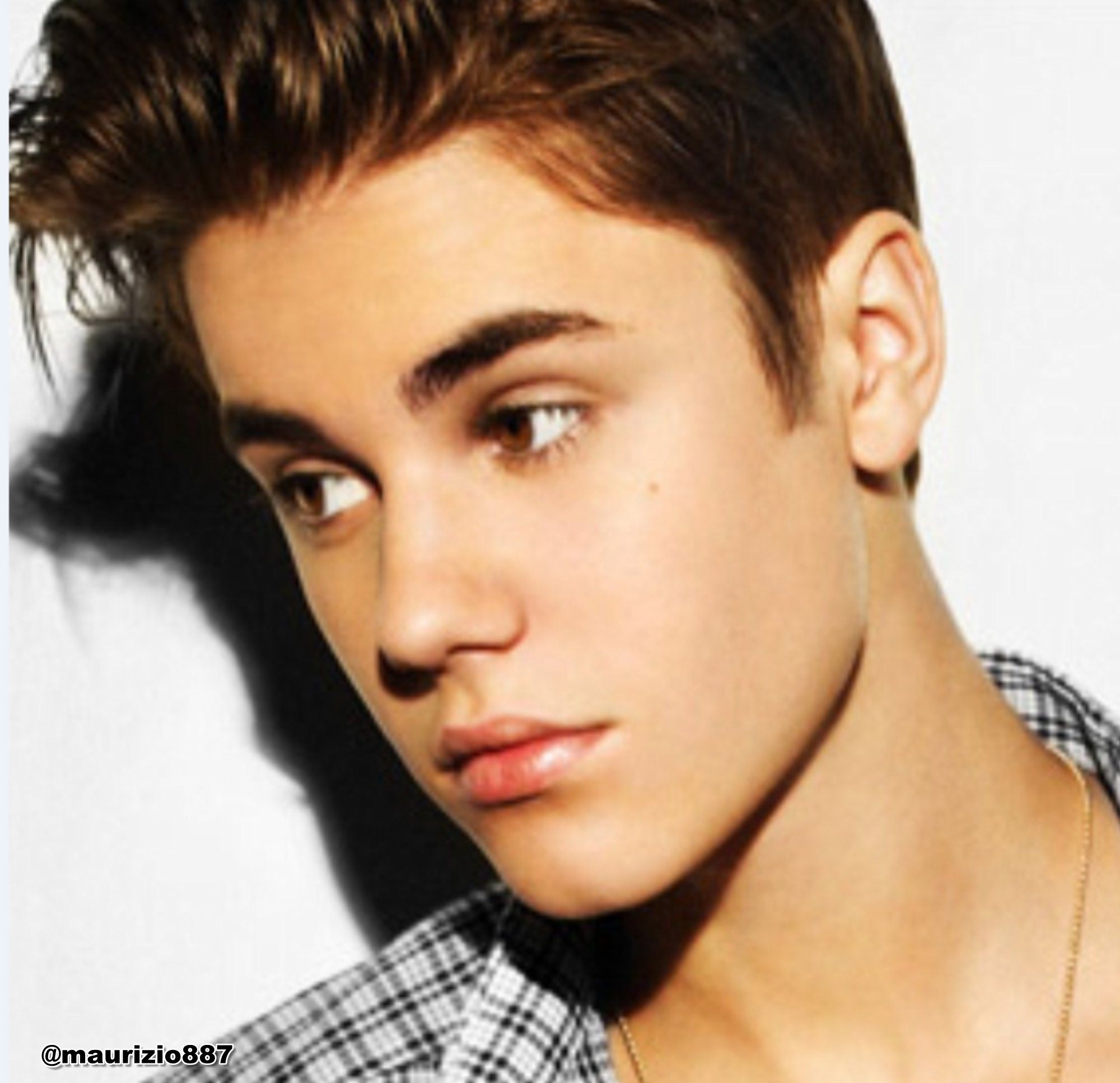 justin-bieber-2012-justin-bieber-32249359-2000-1935